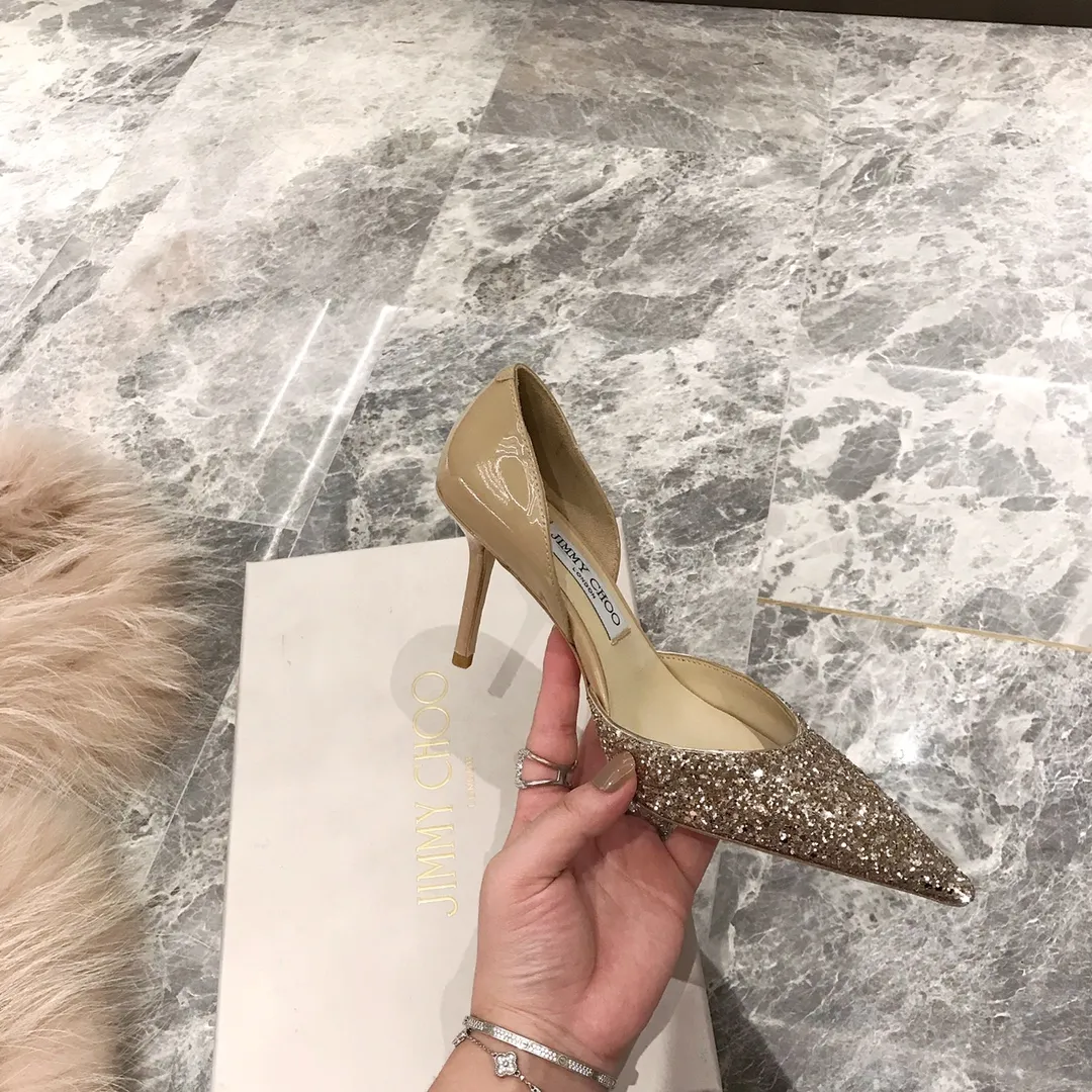 👟👟Ex-factory price👟👟Ex-factory price 520👟👟 Women's Shoe Factory 𝐉𝐢𝐦𝐦𝐲 𝐂𝐡𝐨𝐨 A pair of high heels that can conquer all men, a must-have item for all-match annual meetings Bilng Bilng is so beautiful that no one can take a breath away Material: Special Cretan spliced cow patent leather, sheepskin lining, Italian genuine leather outsole Heel height: 8cm Three colors: black, nude, silver Size: 35-39